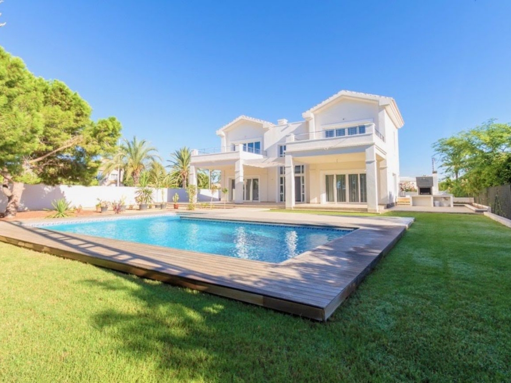 4 Bedroom 5 Bathroom Villa in Cabo Roig