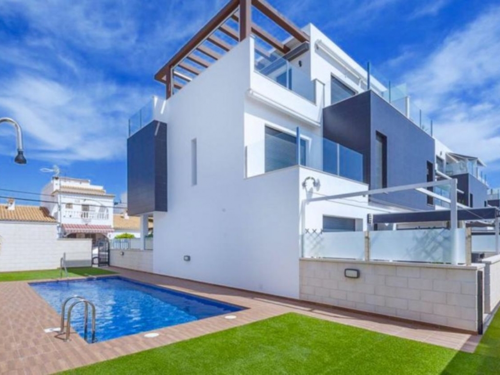 3 Bedroom 2 Bathroom Apartment in Villamartin