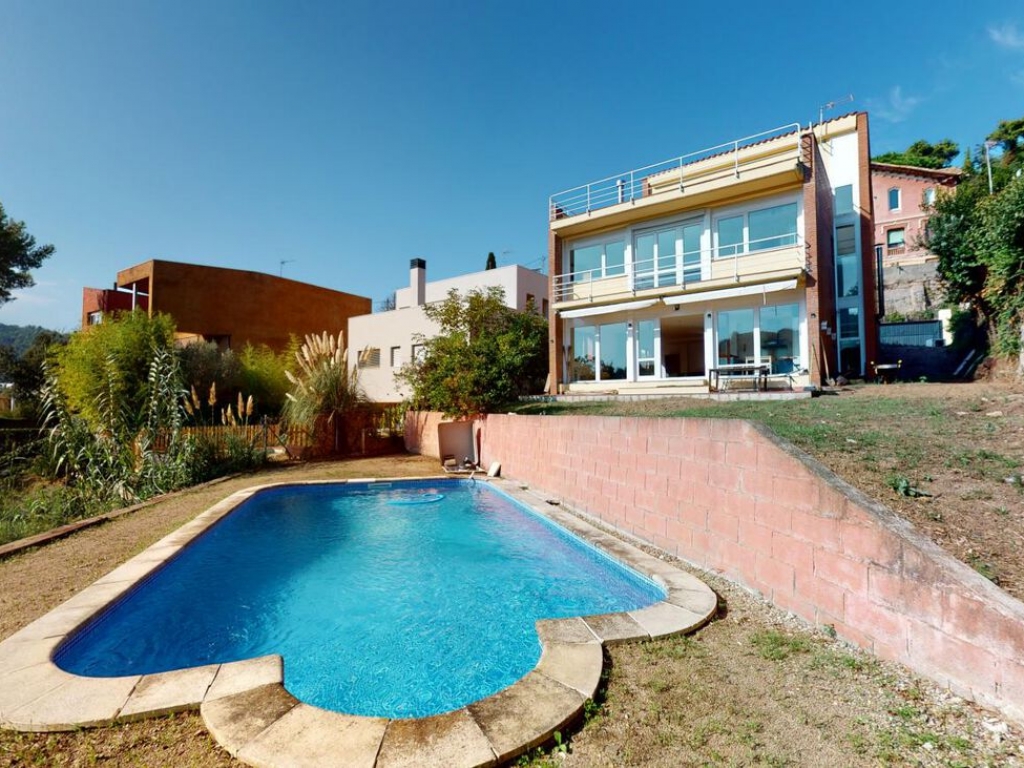 4 Bedroom 2 Bathroom Villa in Vallvidrera