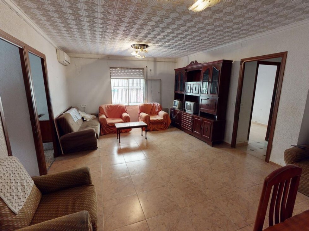 4 Bedroom 1 Bathroom Apartment in Murcia