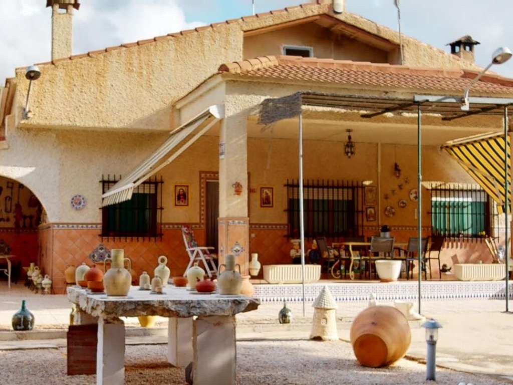 4 Bedroom 2 Bathroom Villa in Albatera
