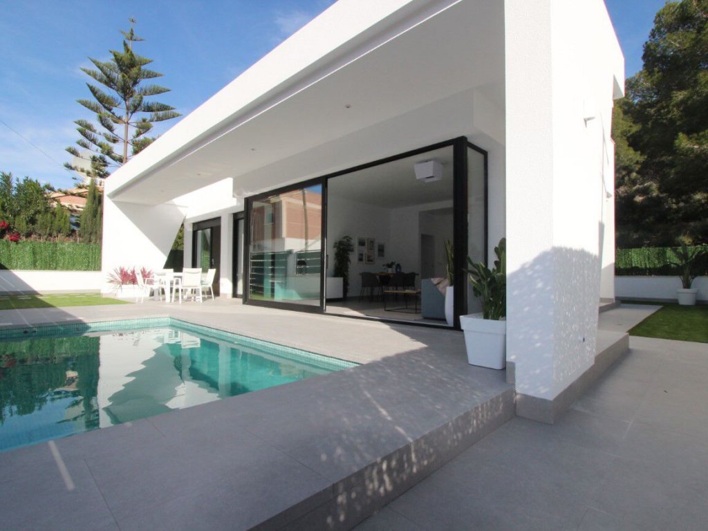 3 Bedroom 2 Bathroom Villa in Pinar de Campoverde