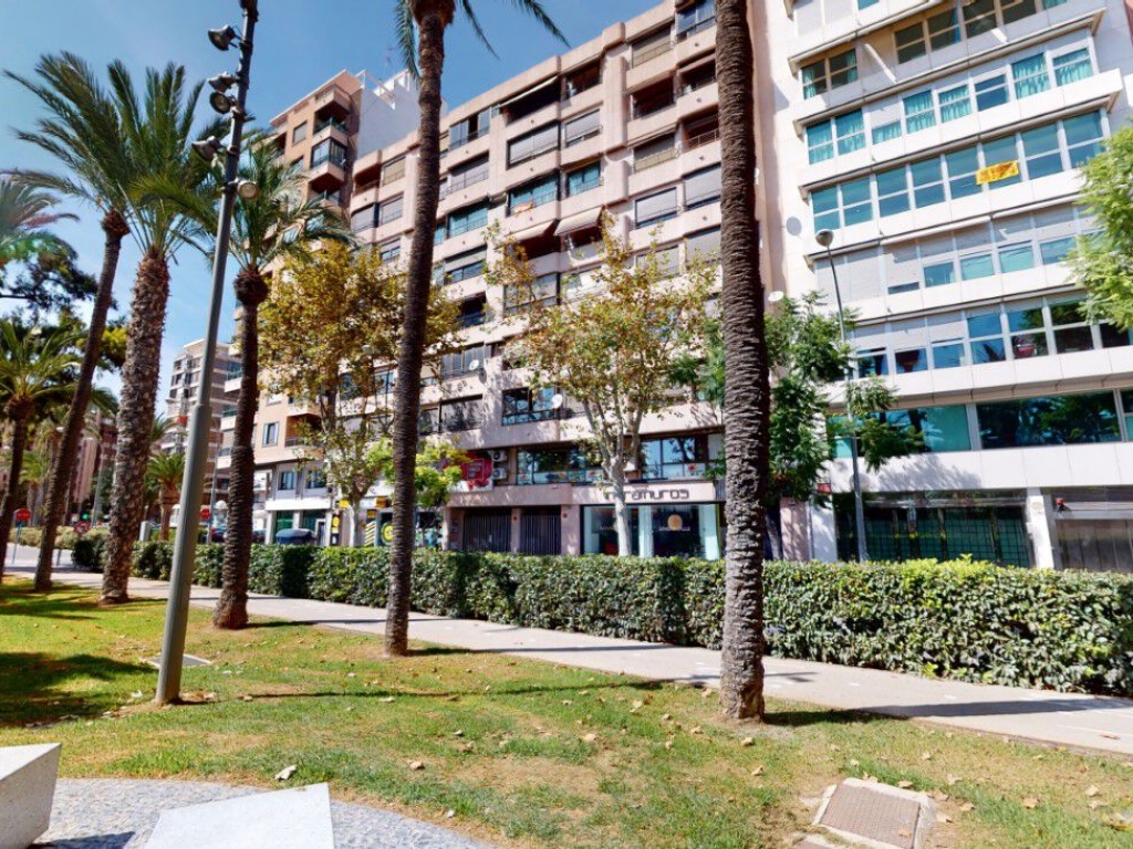4 Bedroom 3 Bathroom Apartment in  Alicante