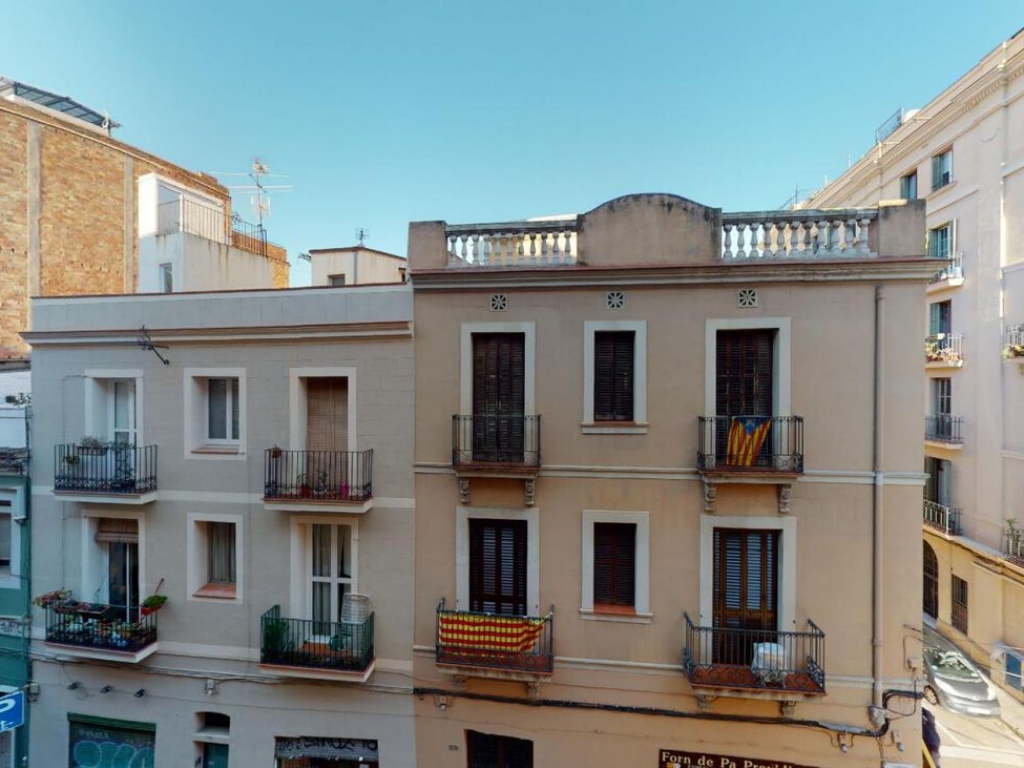 4 Bedroom 2 Bathroom Apartment in Vila de Gracia