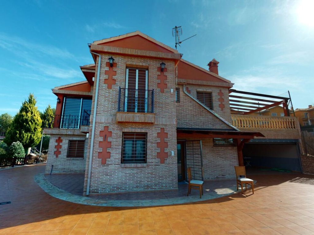 4 Bedroom 3 Bathroom Villa in Torreguil