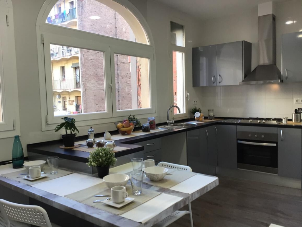 4 Bedroom 2 Bathroom Apartment in Vila de Gracia