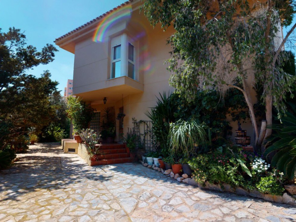 3 Bedroom 3 Bathroom Villa in Playa Honda  