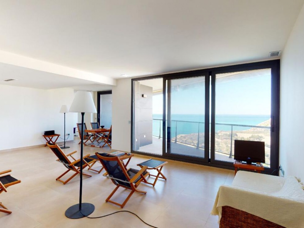4 Bedroom 4 Bathroom Apartment in Villajoyosa