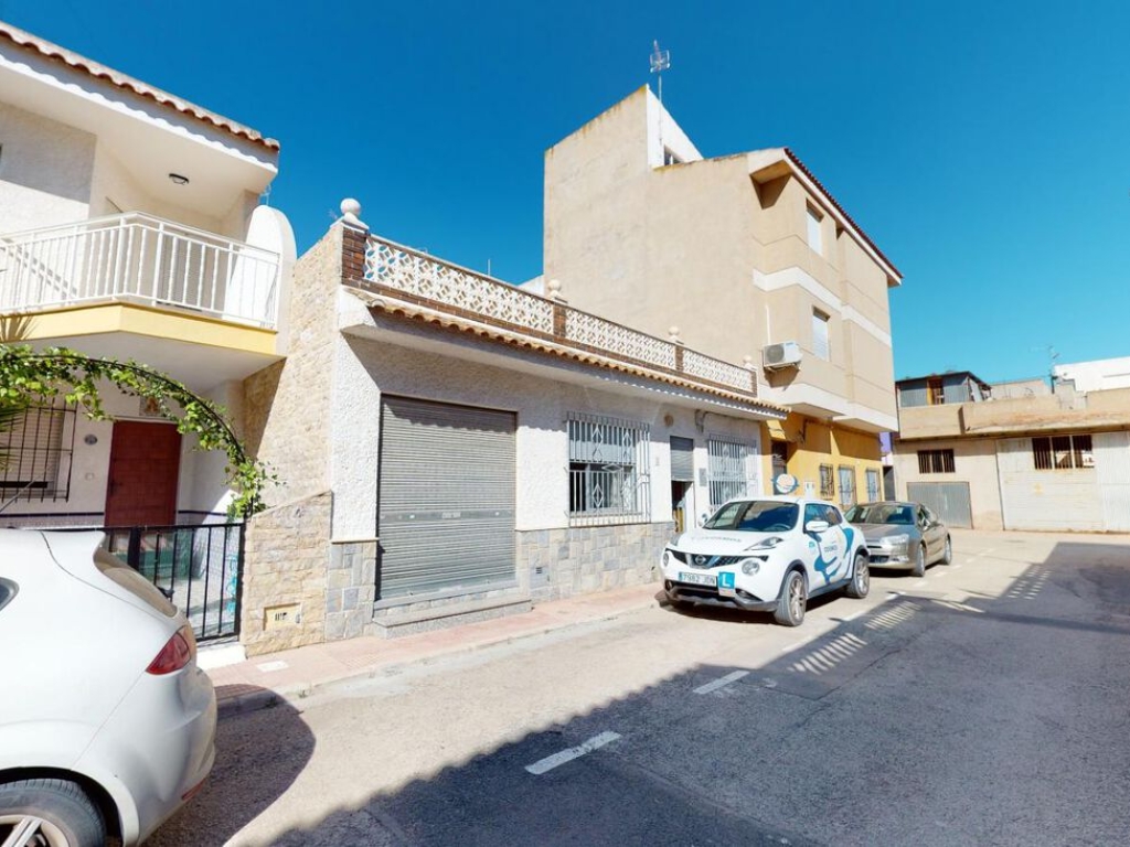 4 Bedroom 2 Bathroom Townhouse in Los Alcázares