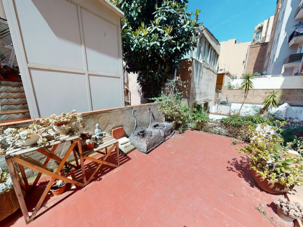 2 Bedroom 1 Bathroom Apartment in Camp de l'Arpa del Clot