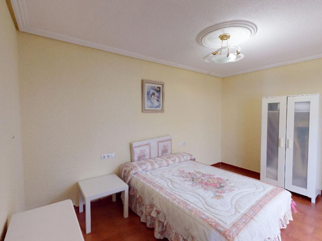 4 Bedroom 1 Bathroom Apartment in Elche
