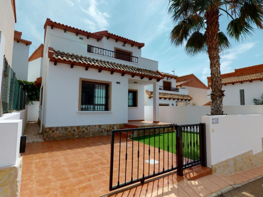 3 Bedroom 2 Bathroom Villa in Villamartin