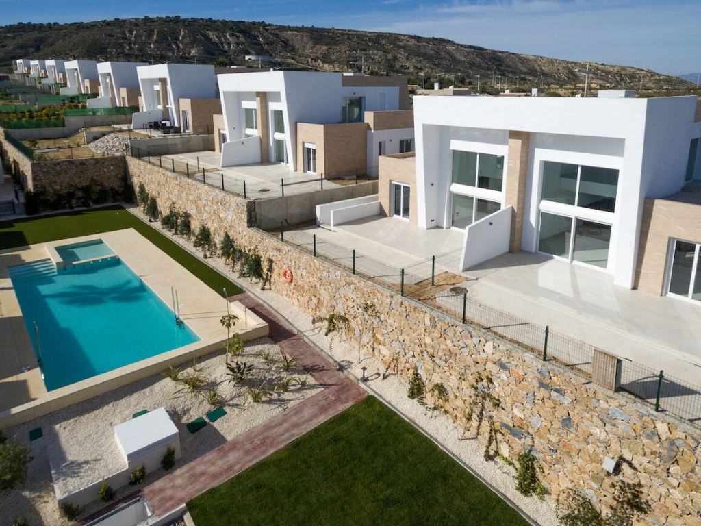 3 Bedroom 2 Bathroom Villa in Algorfa
