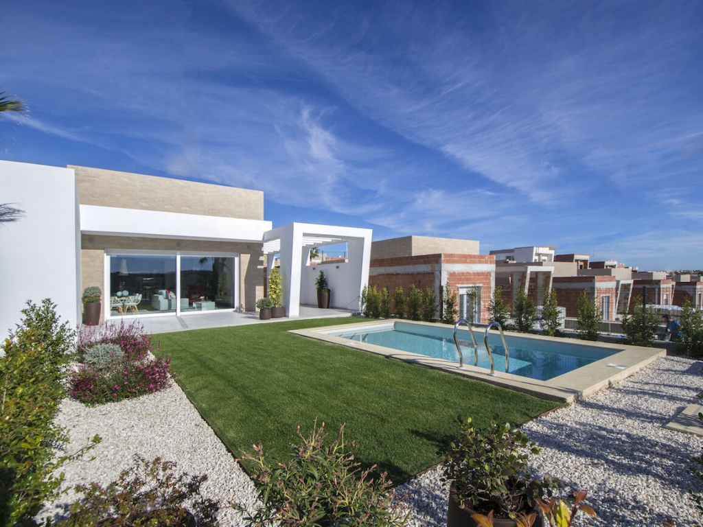 3 Bedroom 2 Bathroom Villa in Algorfa