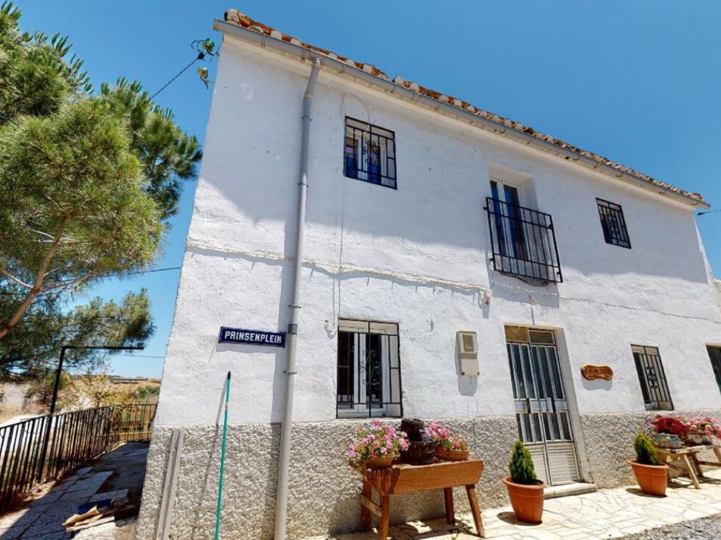 5 Bedroom 2 Bathroom Villa in Caniles