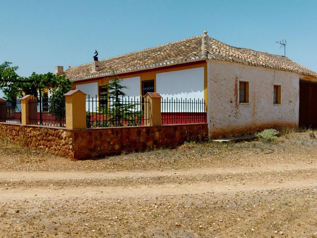 6 Bedroom 2 Bathroom Villa in Guadix