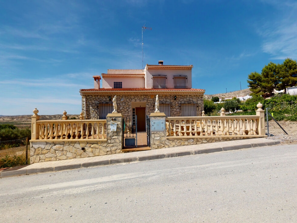 5 Bedroom 2 Bathroom Villa in Dehesas De Guadix