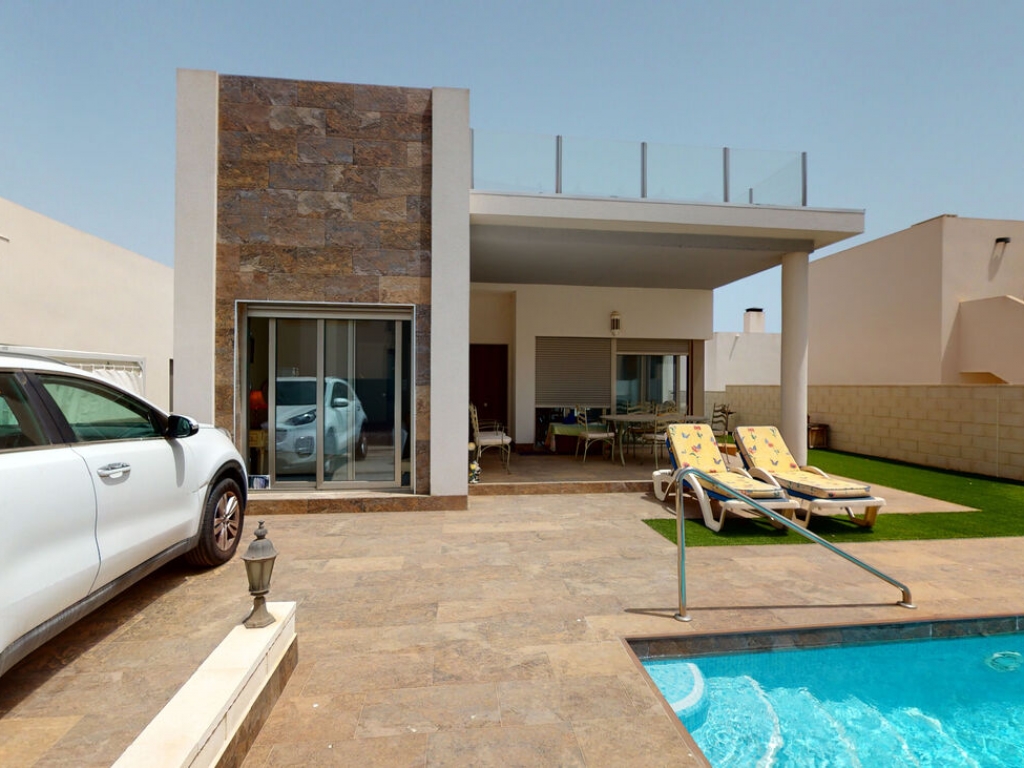 3 Bedroom 2 Bathroom Villa in Villamartin