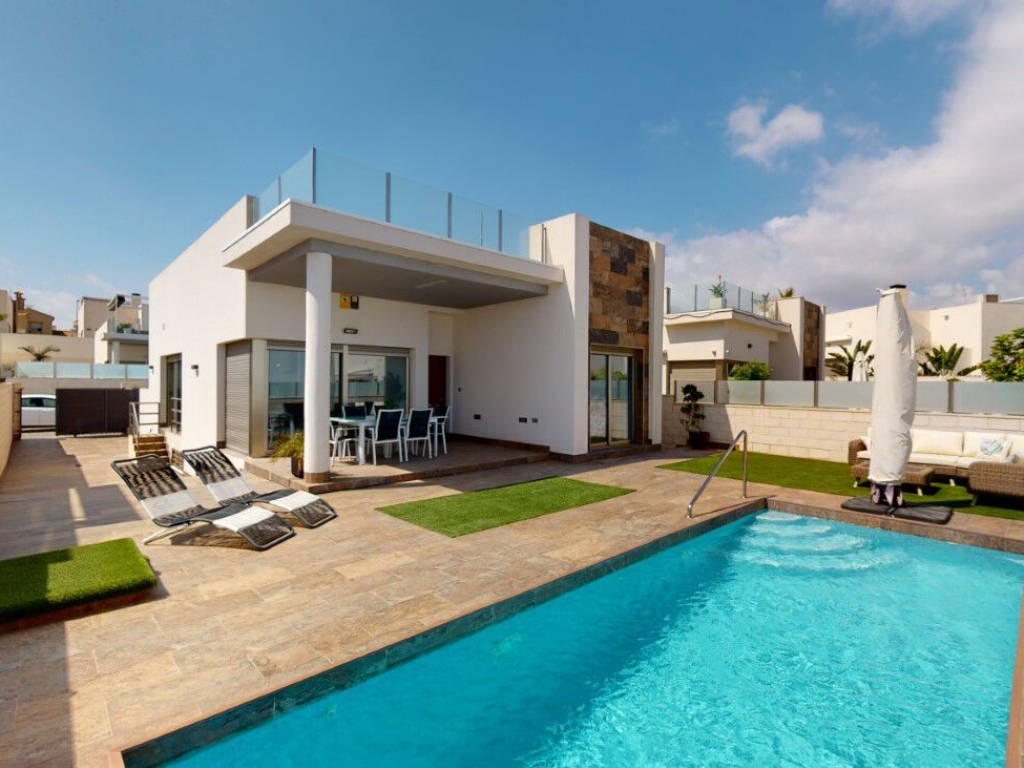 5 Bedroom 4 Bathroom Villa in Villamartin