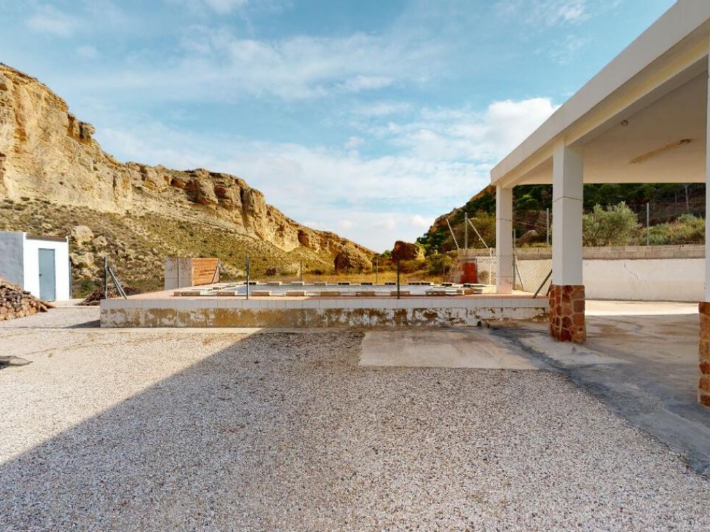 4 Bedroom 1 Bathroom Villa in Crevillente