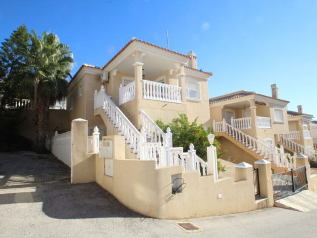 2 Bedroom 2 Bathroom Villa in Monte Golf