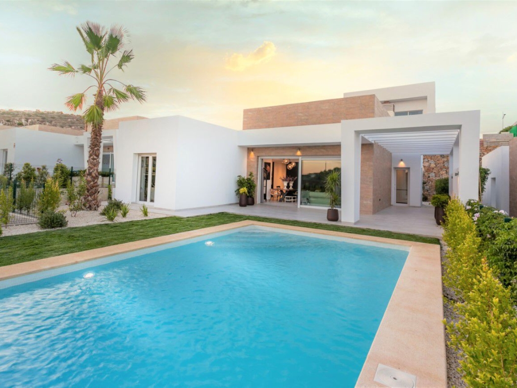 3 Bedroom 2 Bathroom Villa in Algorfa