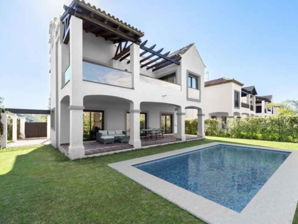 4 Bedroom 4 Bathroom Villa in estepona