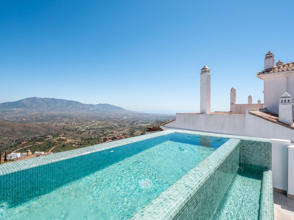 4 Bedroom 3 Bathroom Villa in la mairena