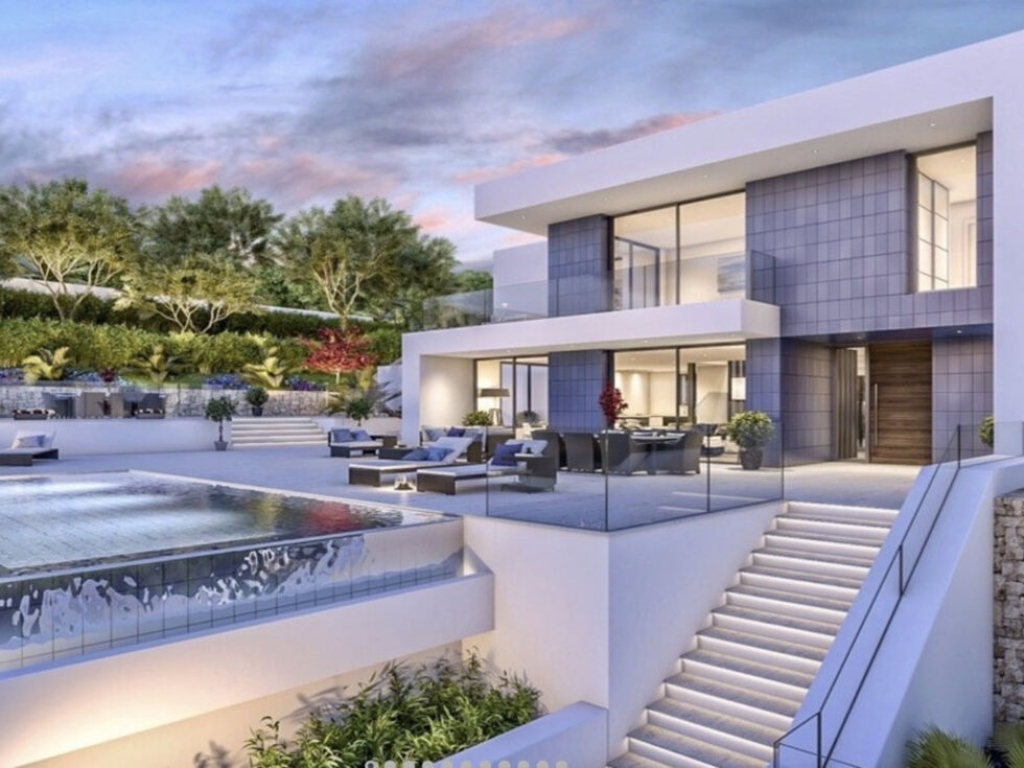 3 Bedroom 4 Bathroom Villa in Elviria