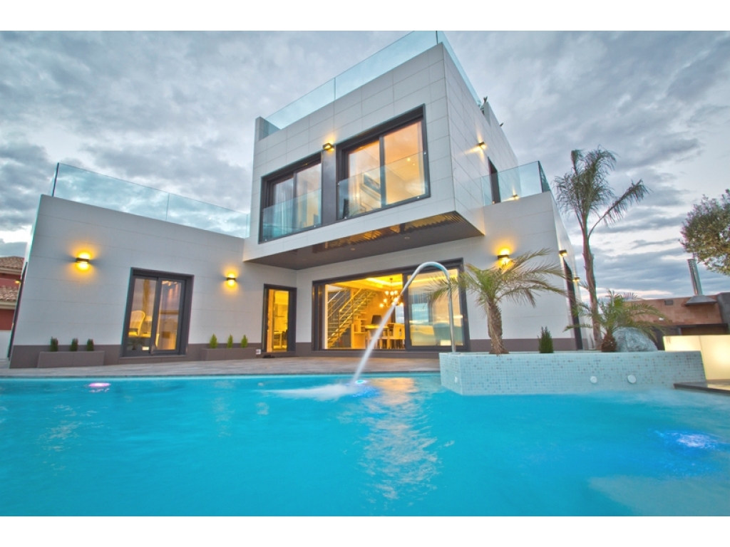 Luxury detached villas in Campoamor