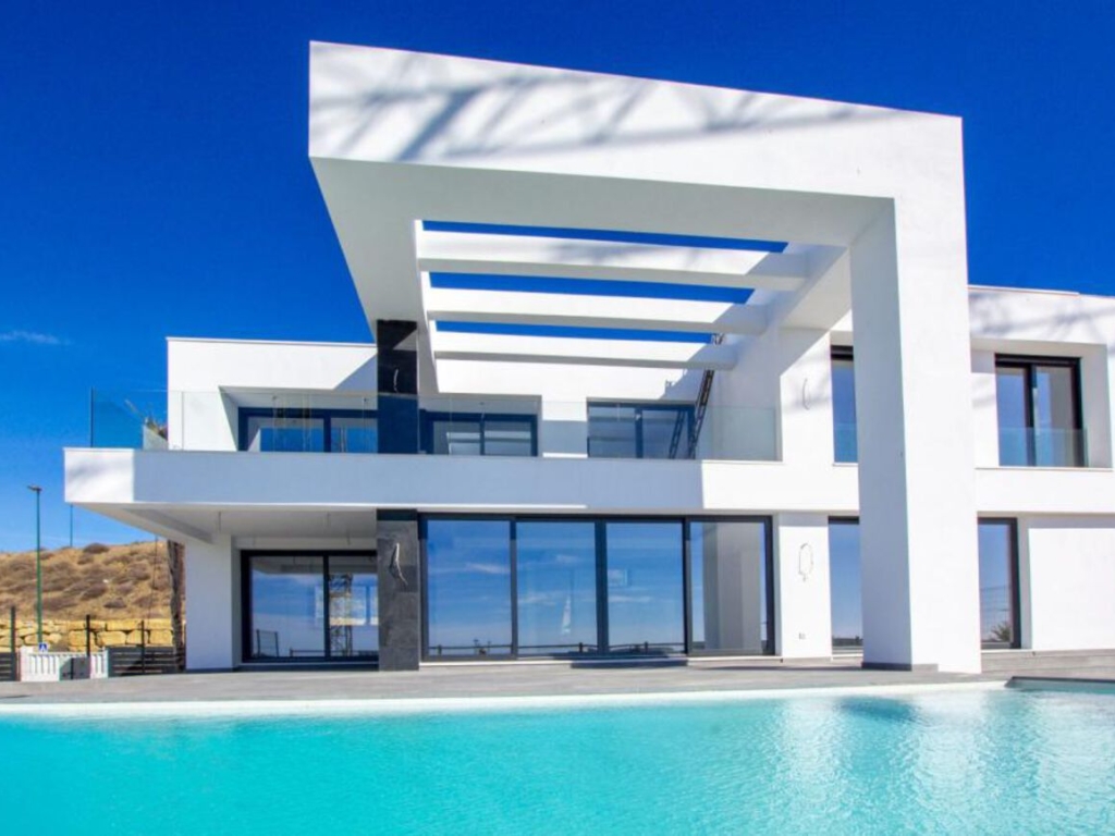 3 Bedroom 3 Bathroom Villa in málaga este