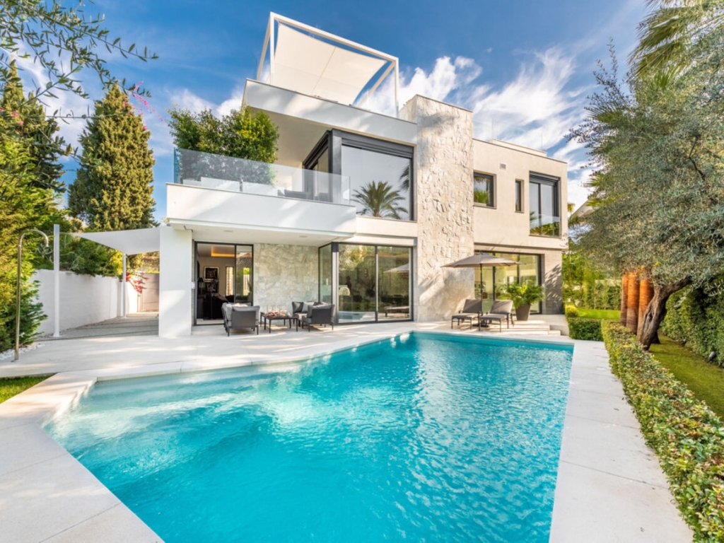 5 Bedroom 6 Bathroom Villa in The Golden Mile