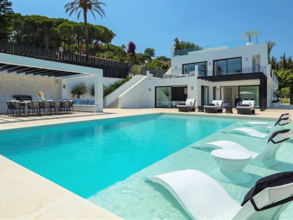 5 Bedroom 5 Bathroom Villa in Marbella