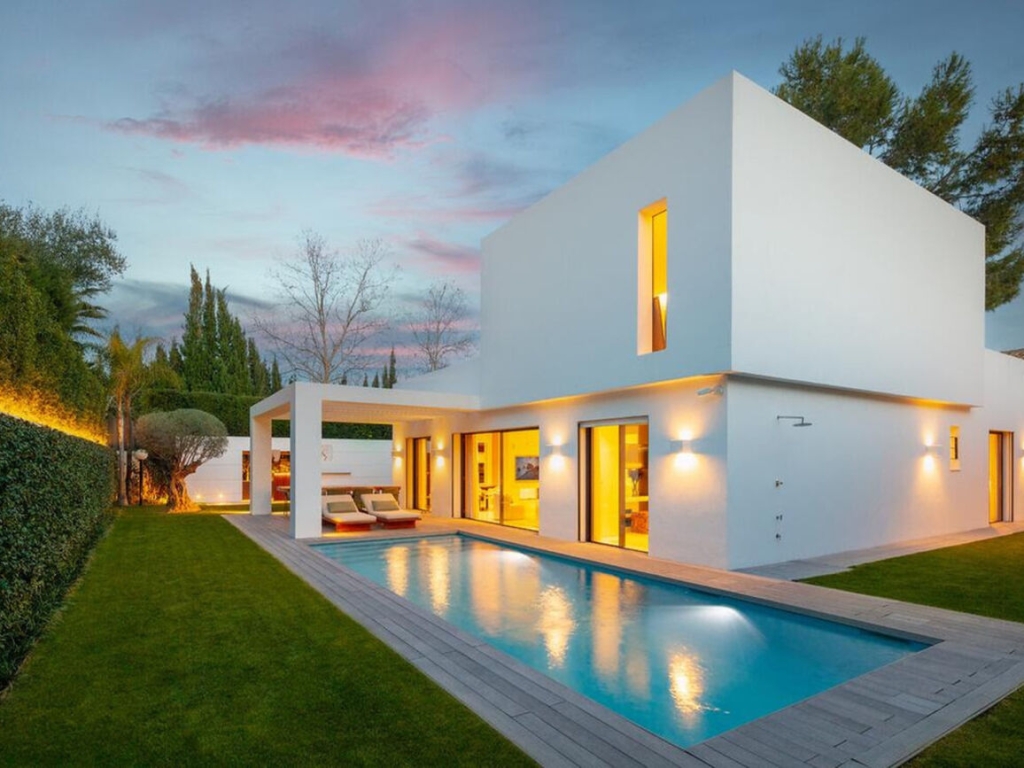 4 Bedroom 4 Bathroom Villa in Guadalmina Alta