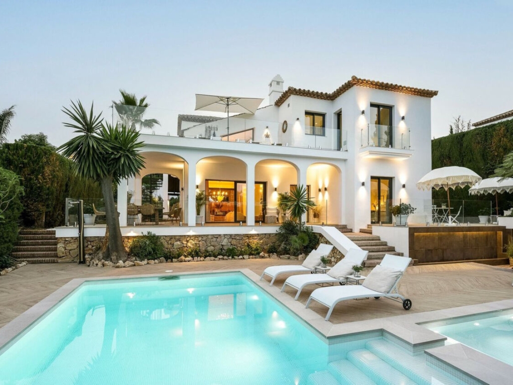 4 Bedroom 3 Bathroom Villa in Nueva Andalucía