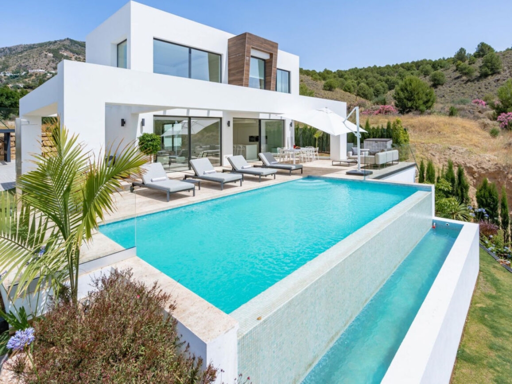 5 Bedroom 4 Bathroom Villa in Mijas