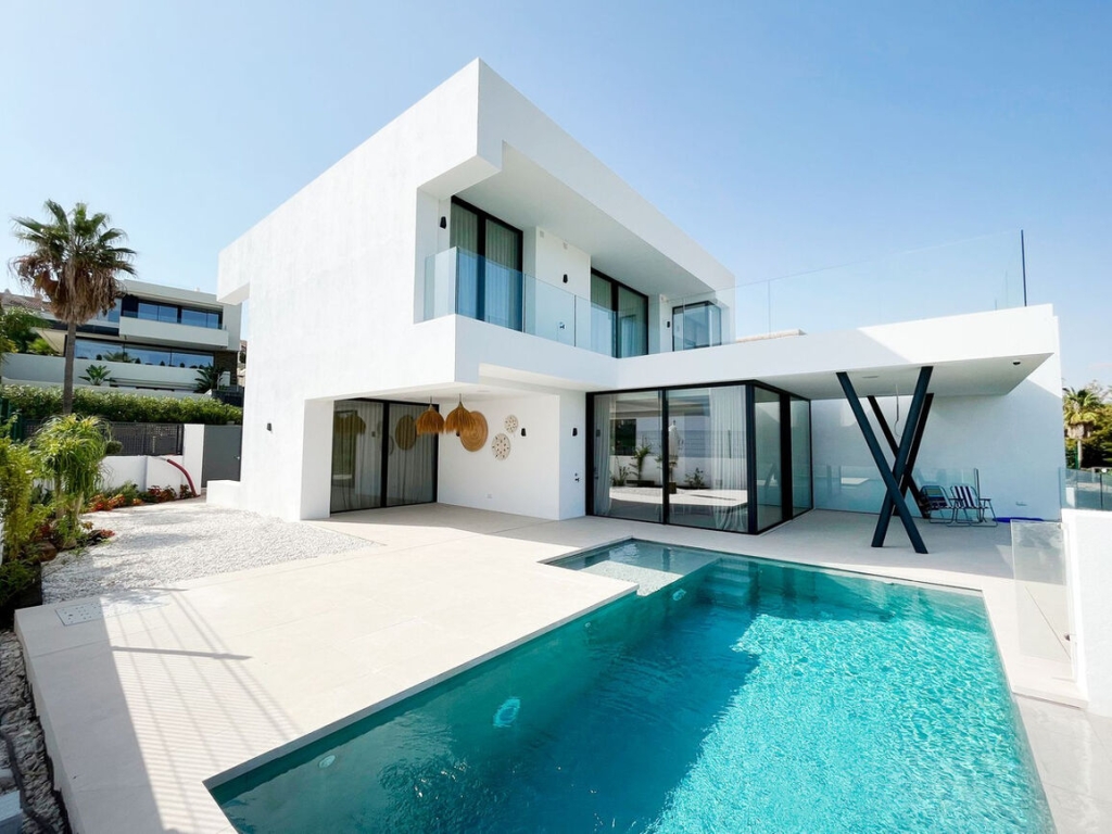 4 Bedroom 4 Bathroom Villa in Estepona