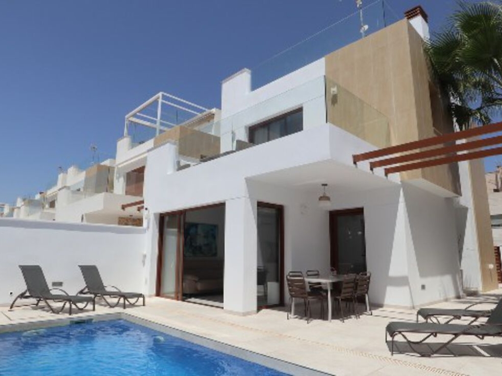 3 Bedroom 3 Bathroom Villa in Torre de la Horadada