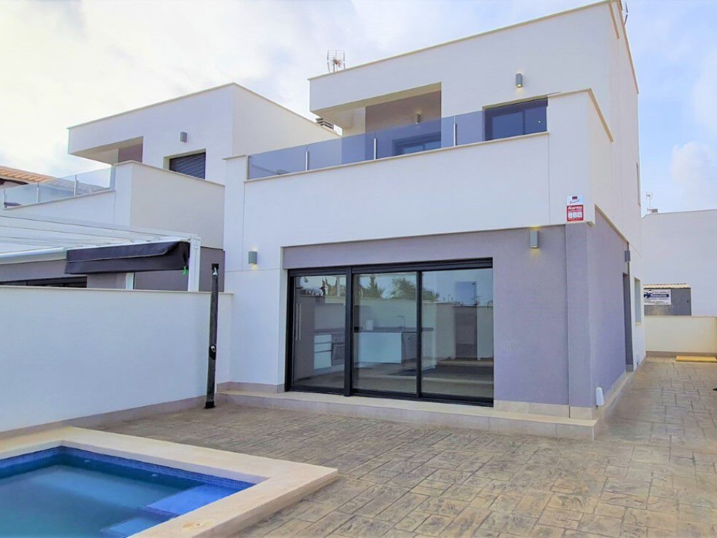 3 Bedroom 2 Bathroom Villa in Los Dolses