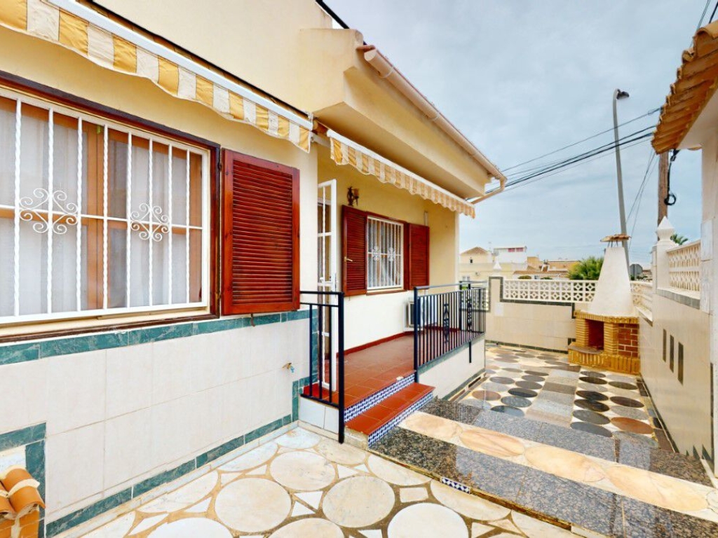 3 Bedroom 2 Bathroom Townhouse in San Miguel De Salinas 