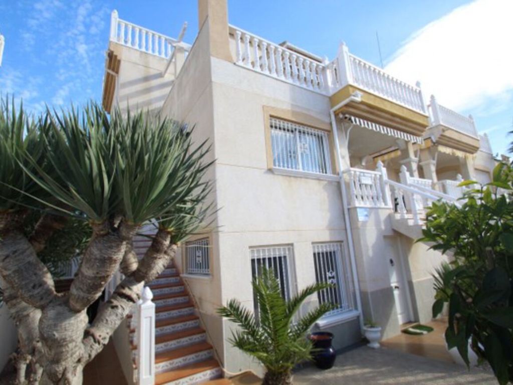 3 Bedroom 3 Bathroom Villa in Monte Golf