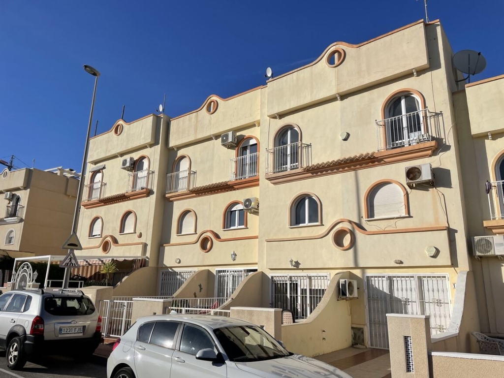 3 Bedroom 2 Bathroom Villa in Villamartin