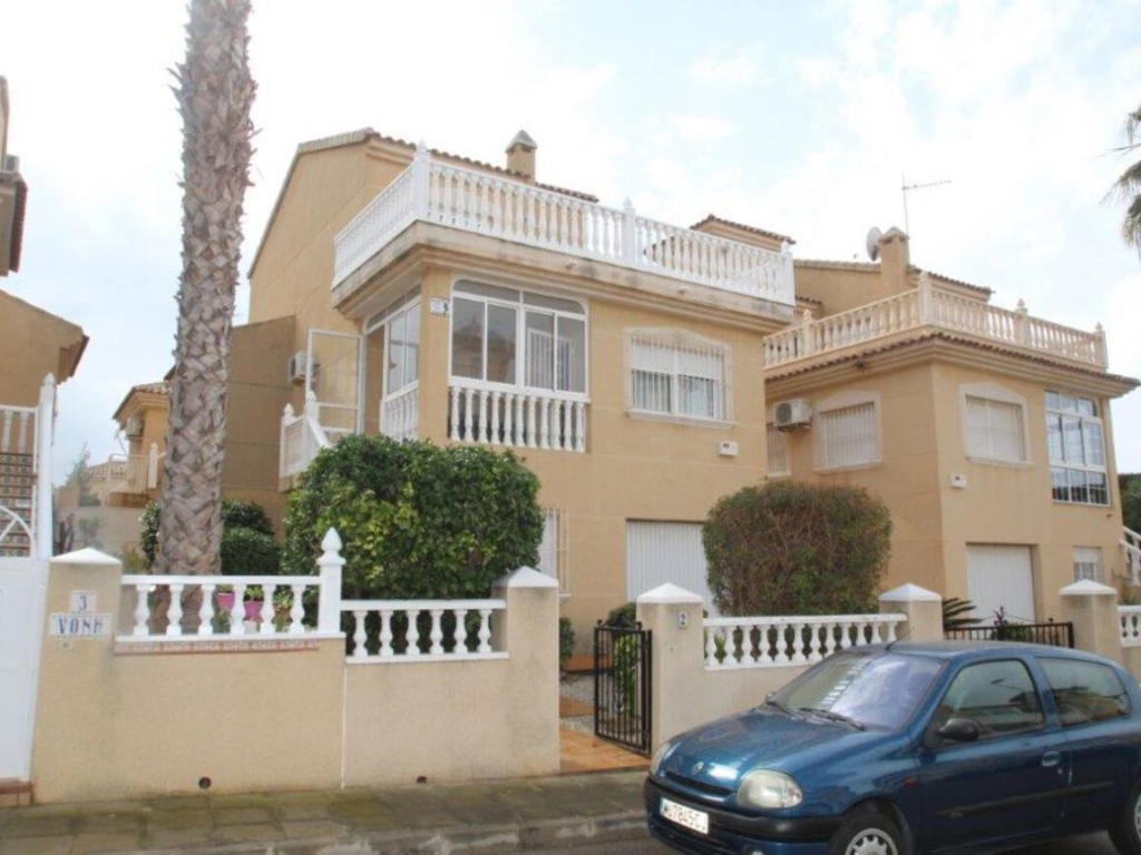 3 Bedroom 2 Bathroom Villa in Monte Golf