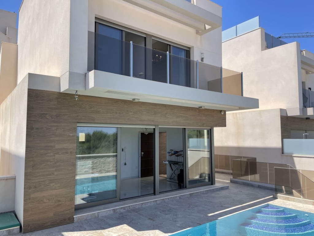 3 Bedroom 4 Bathroom Villa in Villamartin