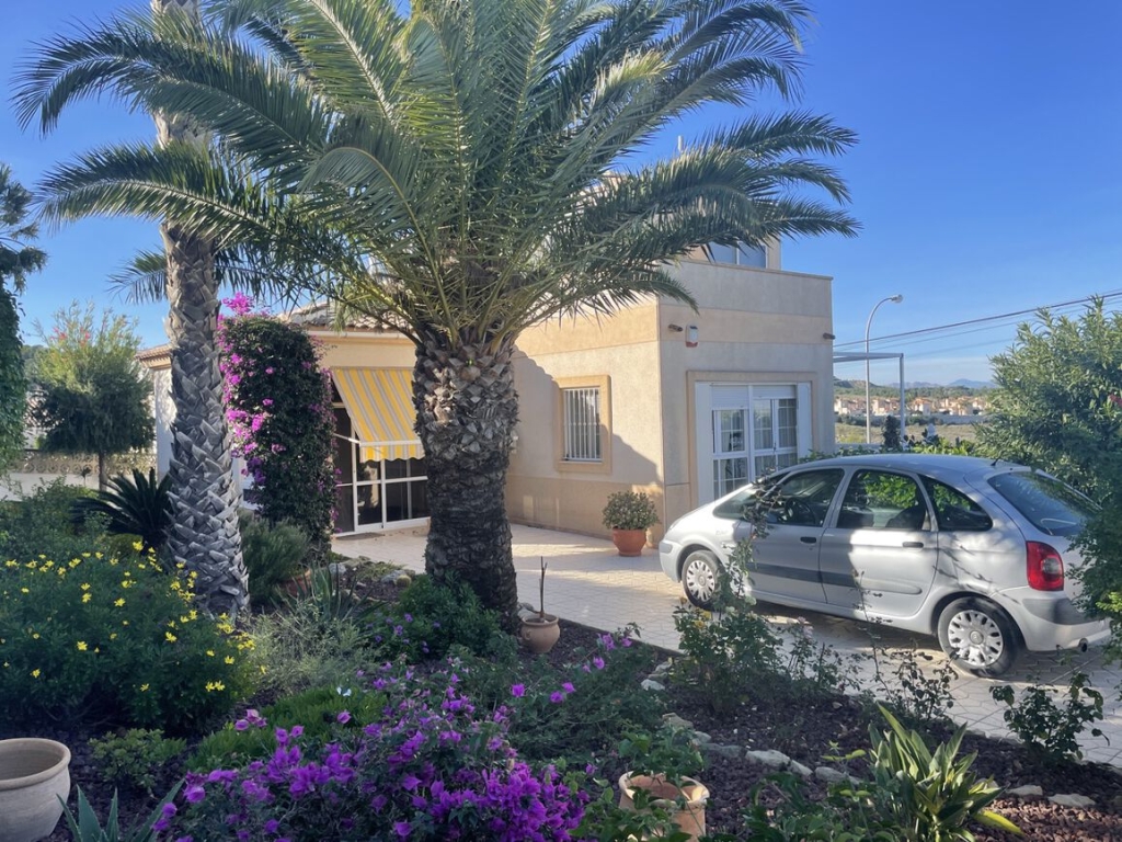 3 Bedroom 2 Bathroom Villa in San Miguel De Salinas