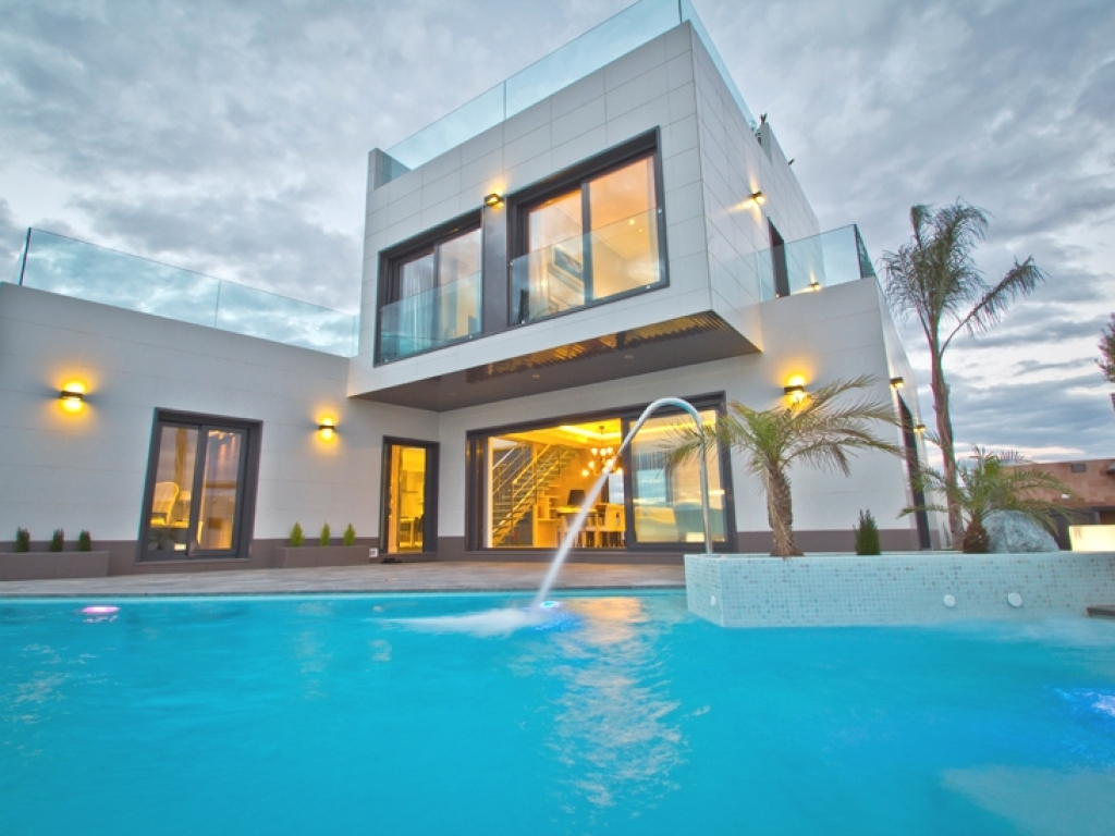 4 Bedroom 3 Bathroom Villa in Campoamor