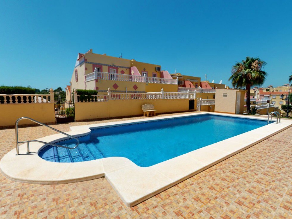 3 Bedroom 2 Bathroom Townhouse in Villamartin