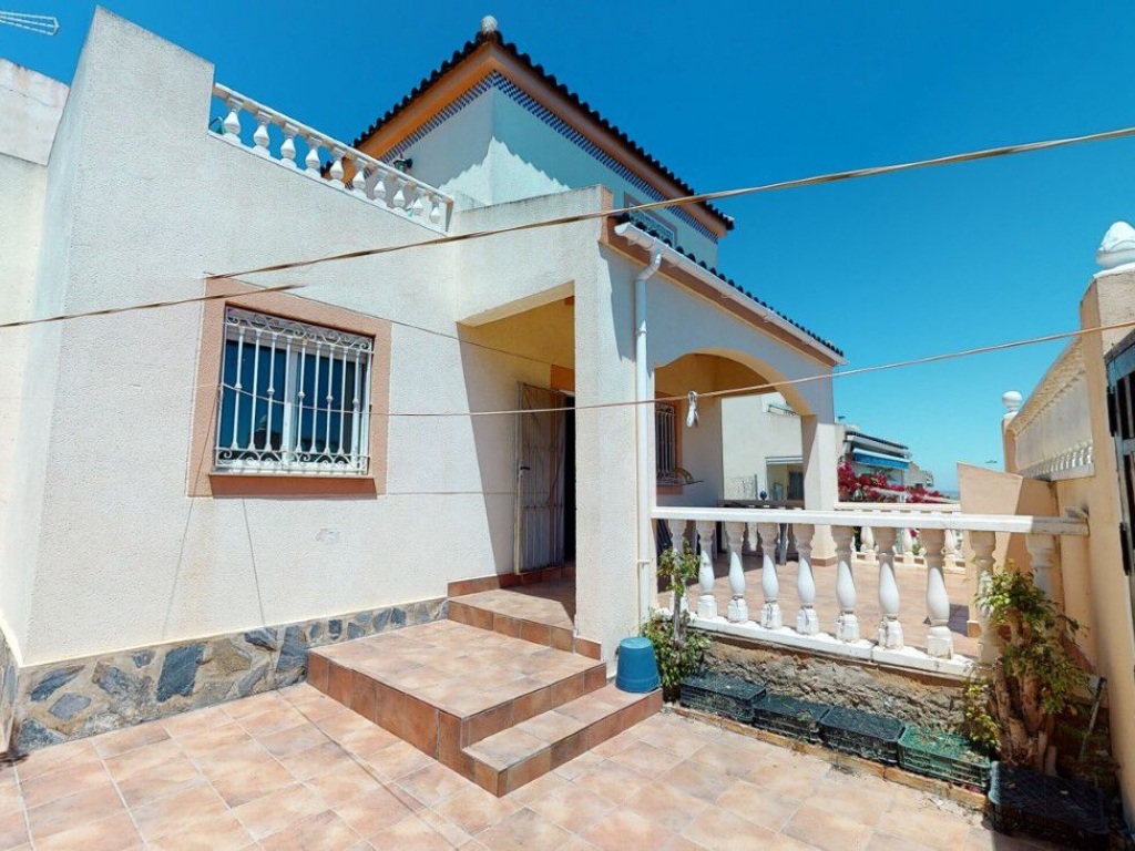 5 Bedroom 2 Bathroom Villa in Torrevieja