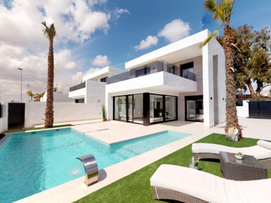 3 Bedroom 4 Bathroom Villa in Sucina