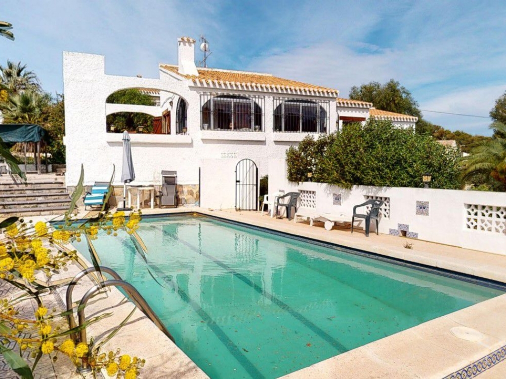 3 Bedroom 2 Bathroom Villa in Villamartin